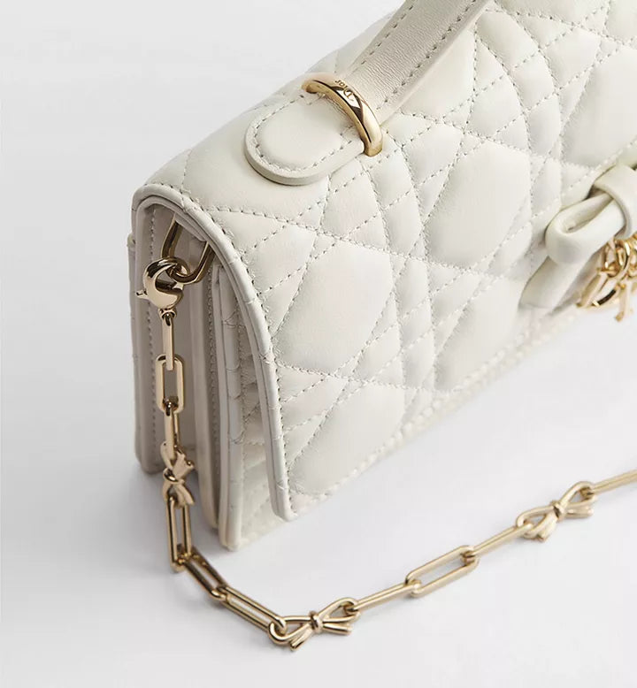 Mini sac My Dior
Cuir d'agneau Cannage couleur latte