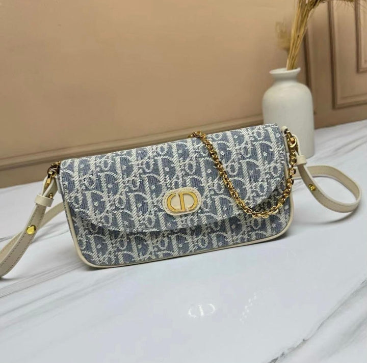 Petite pochette Miss Caro Dior avec chaîne en toile Dior
