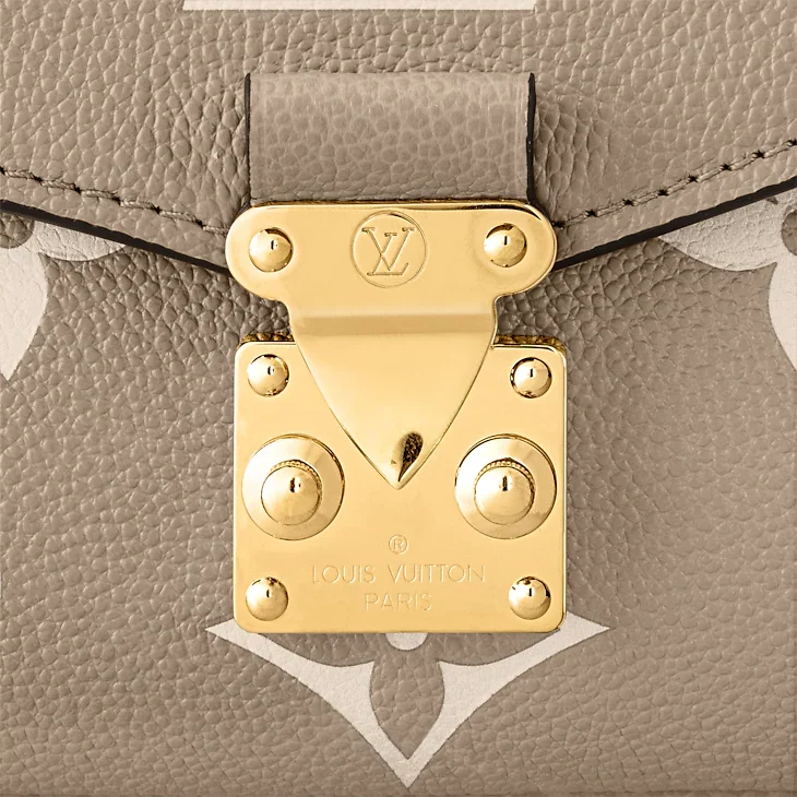 LV Pochette Métis East West