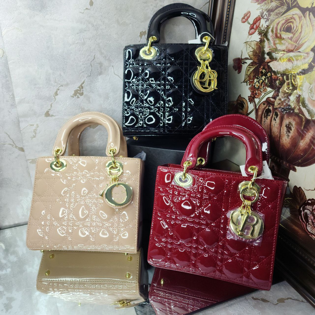Sac Ladÿ Diôr Small de veau Cannage verni rouge cerise