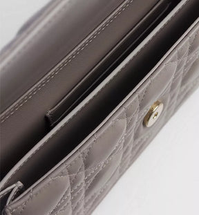 Mini sac My Dior
Cuir d'agneau Cannage gris Trianon