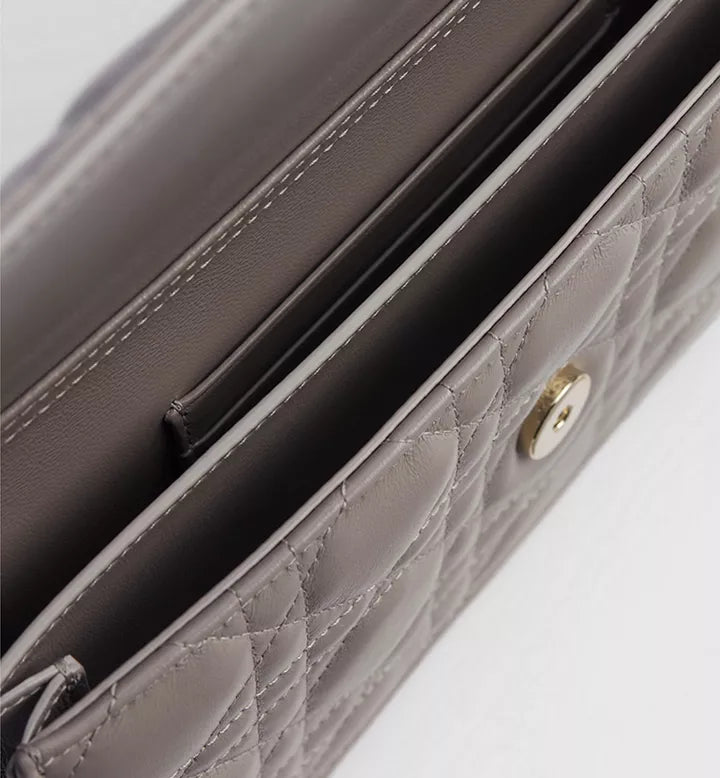 Mini sac My Dior
Cuir d'agneau Cannage gris Trianon
