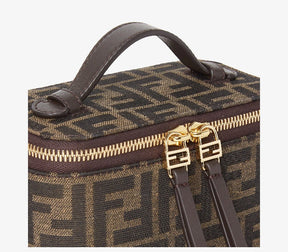 Fendï Vanity
Mini sac en tissu FF jacquard couleur tabac marron