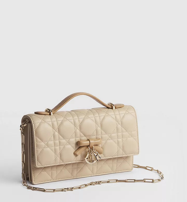 Mini sac My Dior
Cuir d'agneau Cannage bicolore Trench et couleur biscuit
