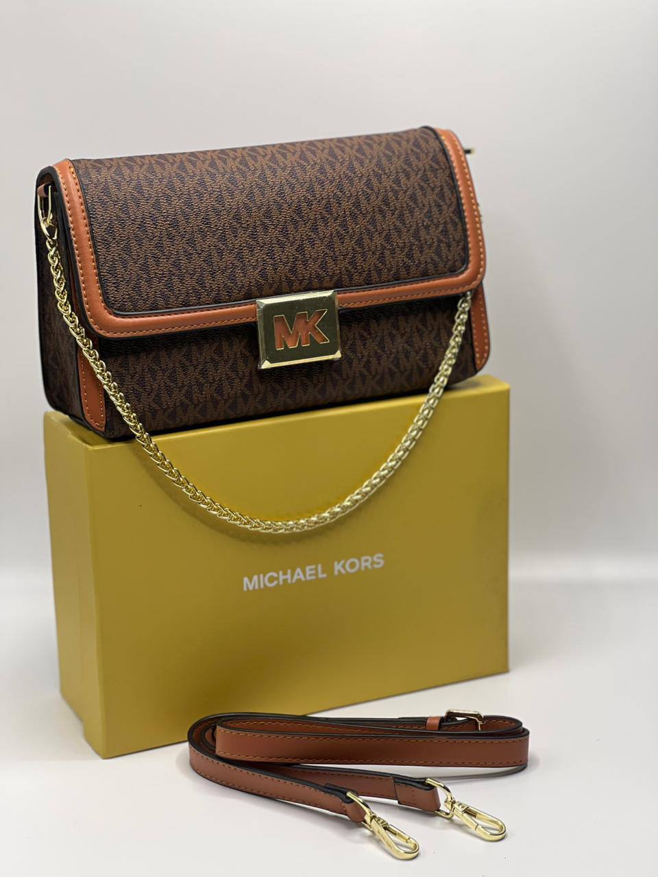 Sac à épaule Sonia convertible de taille moyenne à logo