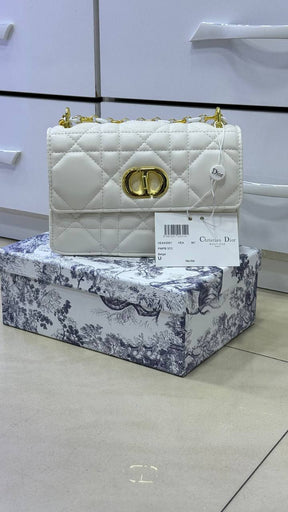 Diôr Mini sac Miss Caro d'agneau Macrocannage couleur latte