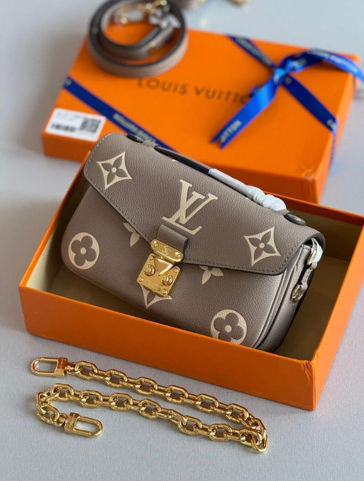 LV Pochette Métis East West