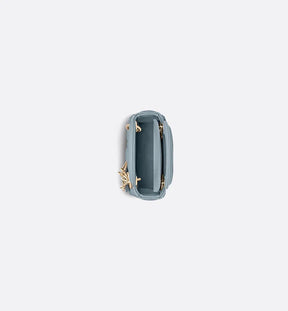 Micro sac Ladÿ Diôr 
d'agneau Cannage couleur cloud blue