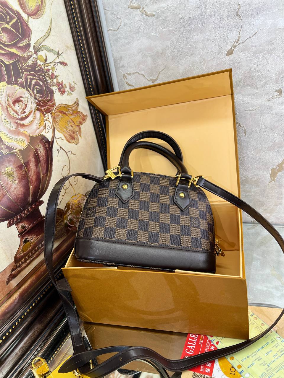 LV Sac à main Alma BB 
Marron