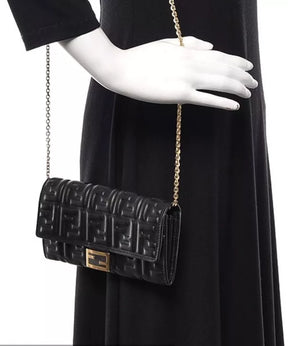 Fêndï Continental Baguette Noir Nappa Gaufré FF Portefeuille sur Chaîne