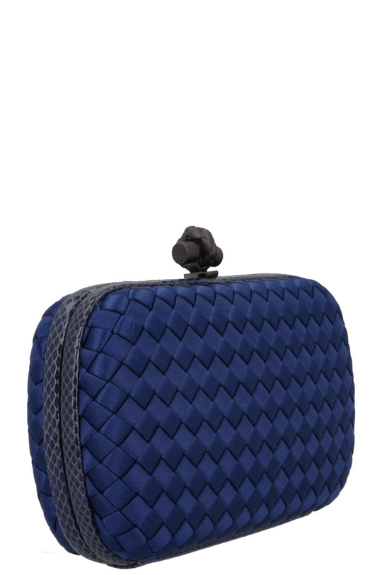 BOTTEGA VENETA Pochette Knot en peau de serpent bleue