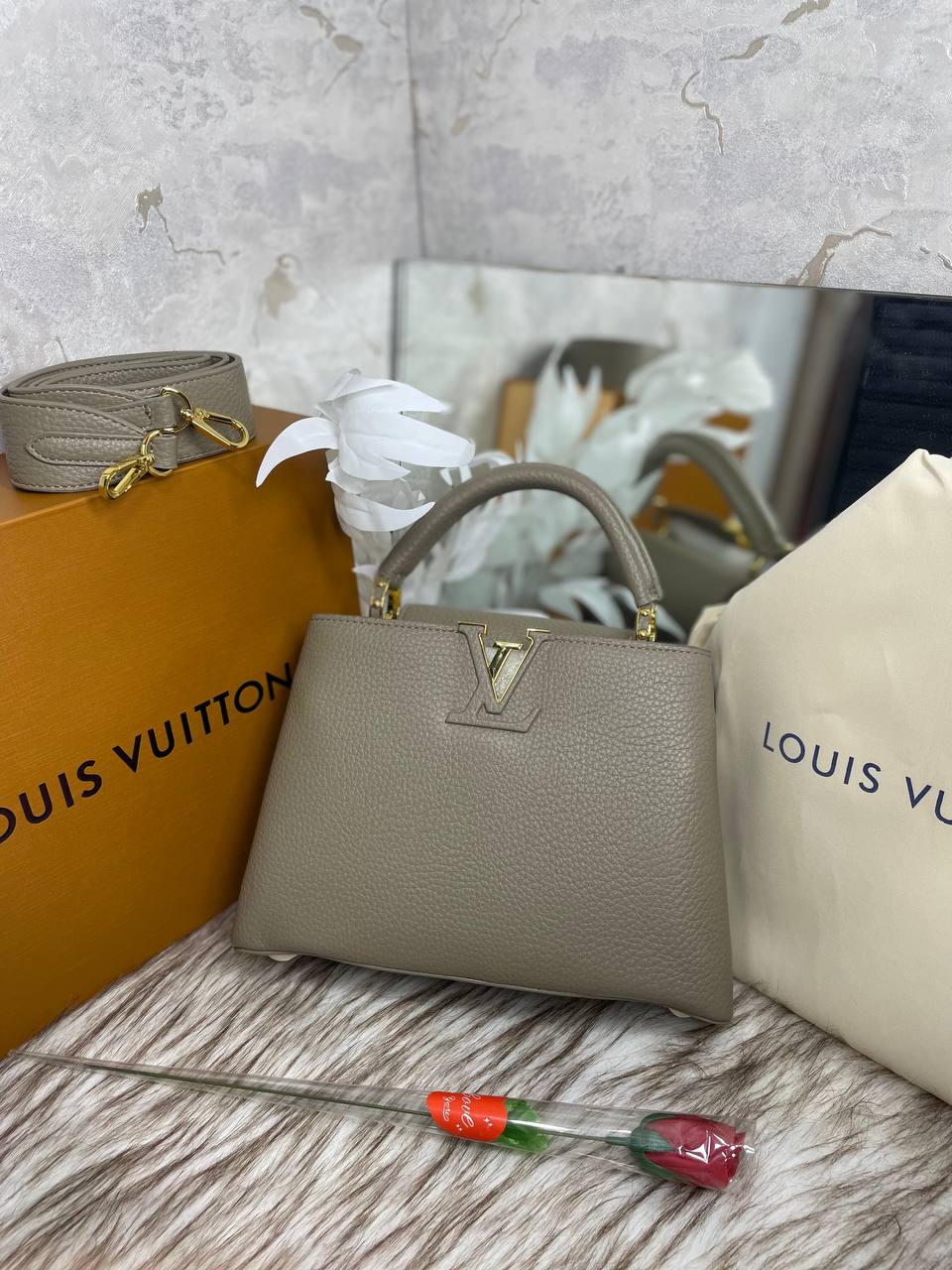 LV Capucines BB En cuir