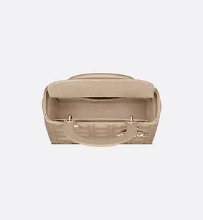 Sac Ladÿ Diôr Medium d'agneau Cannage couleur sable