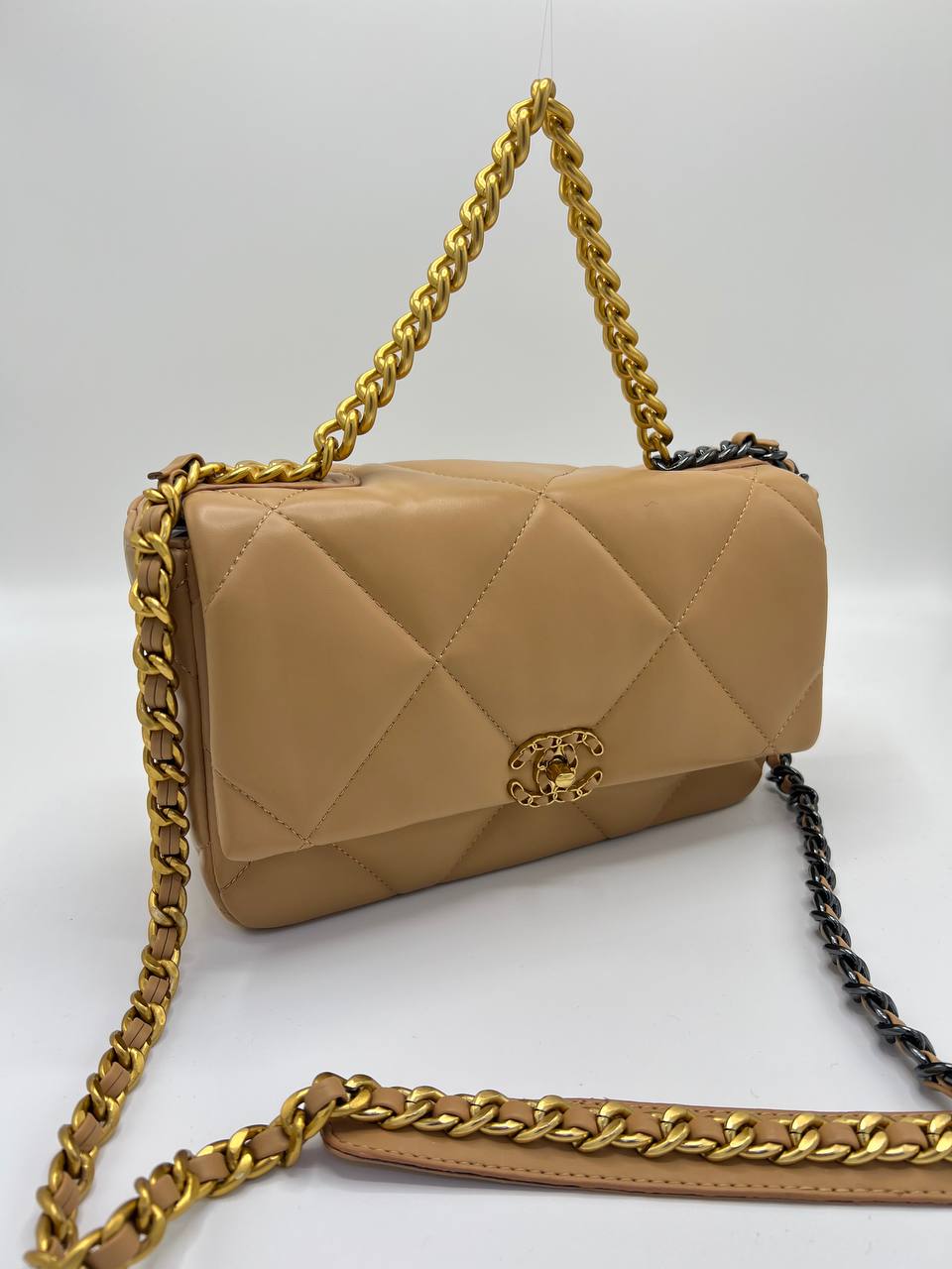 Ch@nel
Sac à main Chanel 19 
Camel