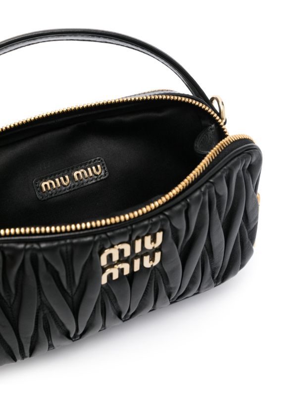 MIÛ MIÜ 
sac cabas à design matelassé